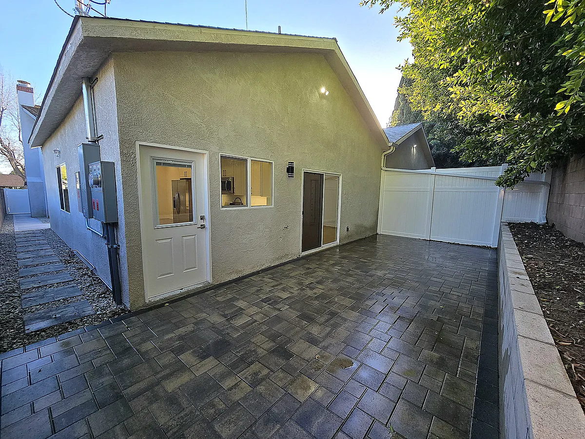 Building Photo - 16439 Knapp St