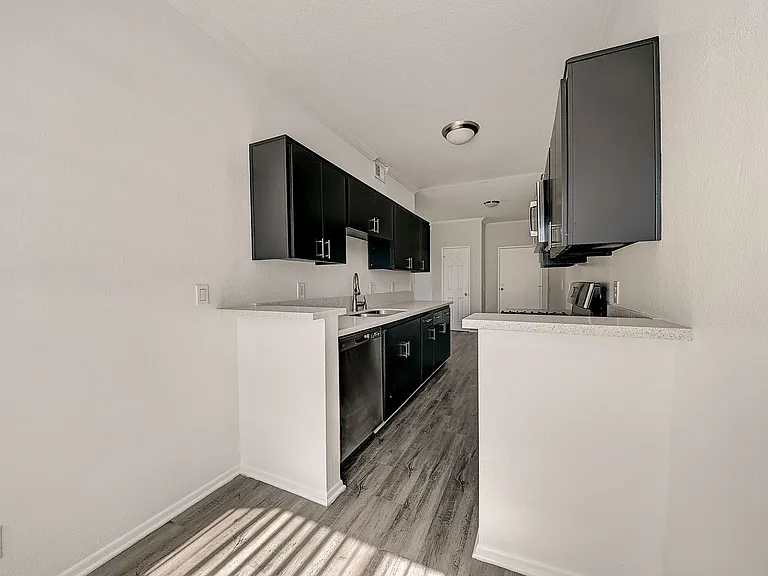 14900 Moorpark Street — Photo 39