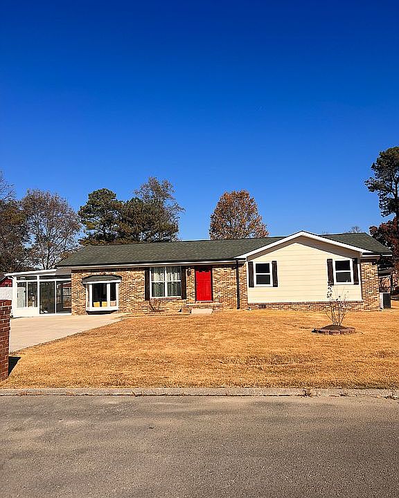 1st image of 582 Pinewood Cir