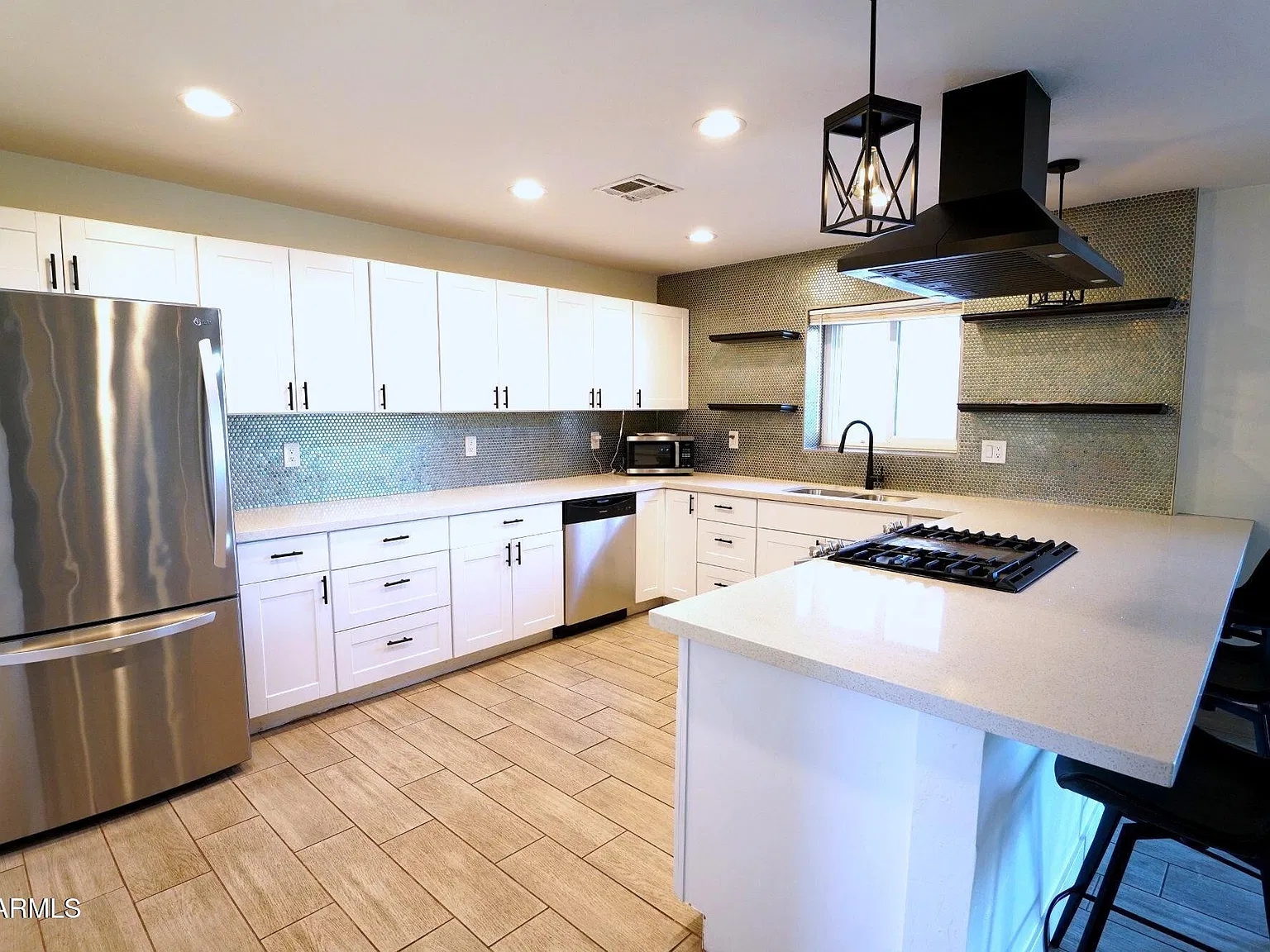 3 bed, 3.0 bath, $2,300 — Photo 3