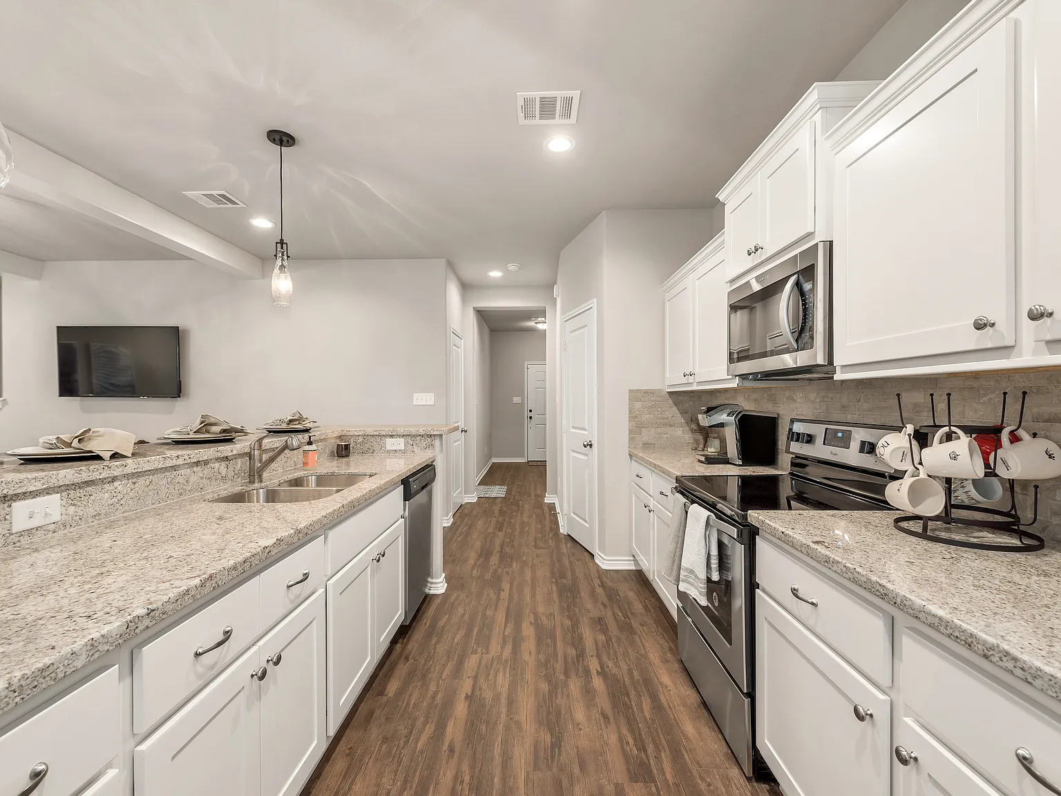 4 bed, 4.5 bath, 1725 sqft, $3,000 — Photo 4