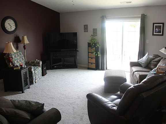 3rd image of 2320 Sante Fe Dr