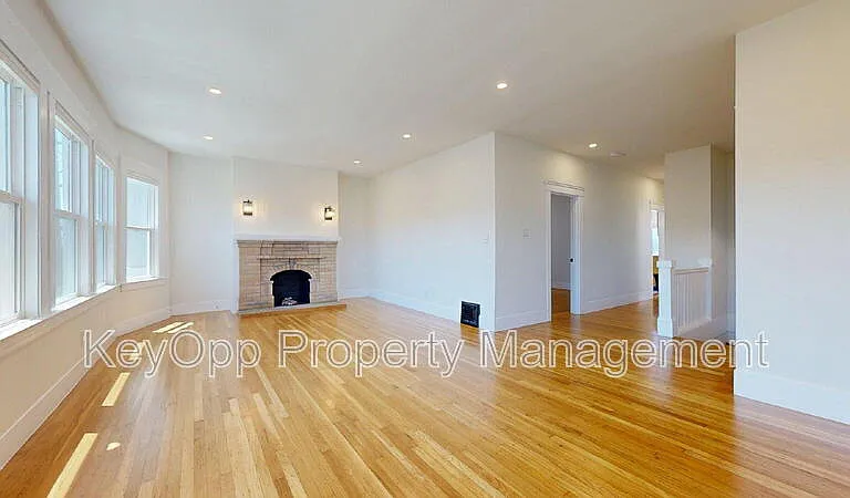 1608 Balboa St — Photo 2