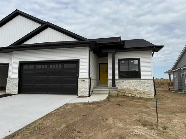 1282 Berkshire Ln, North Liberty, IA 52317