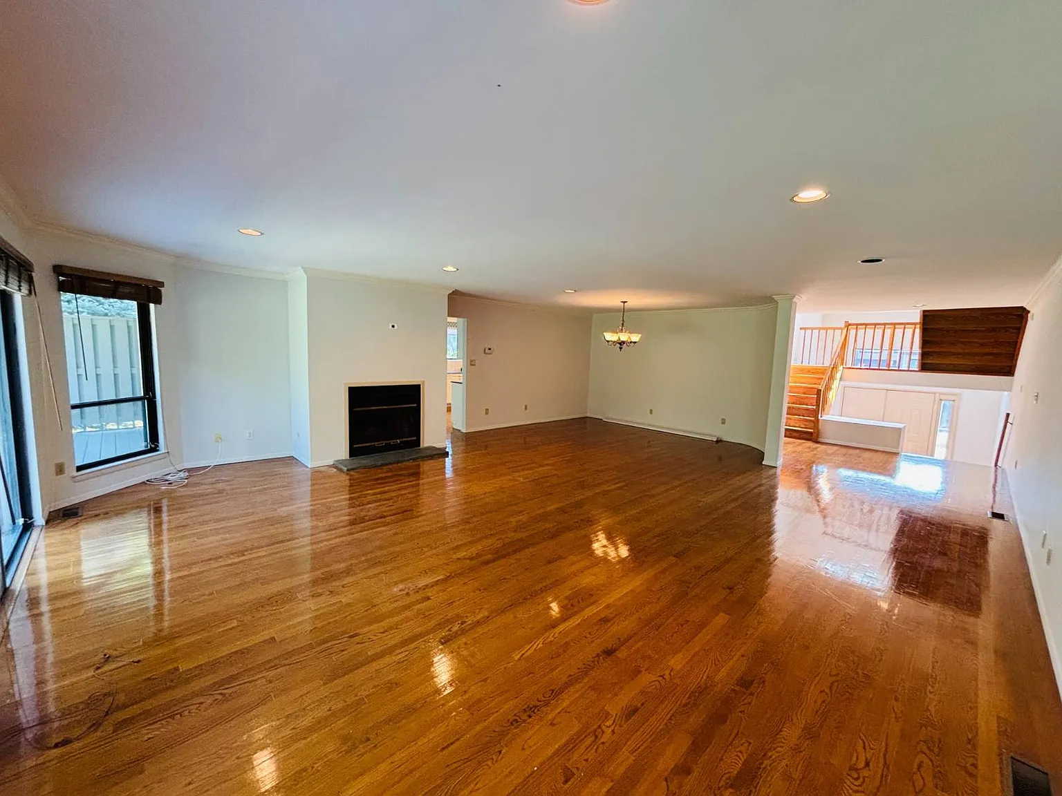 3 bed, 3.5 bath, $6,850 — Photo 2