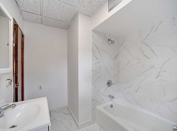 5th image of 3-16 Bergen Ave