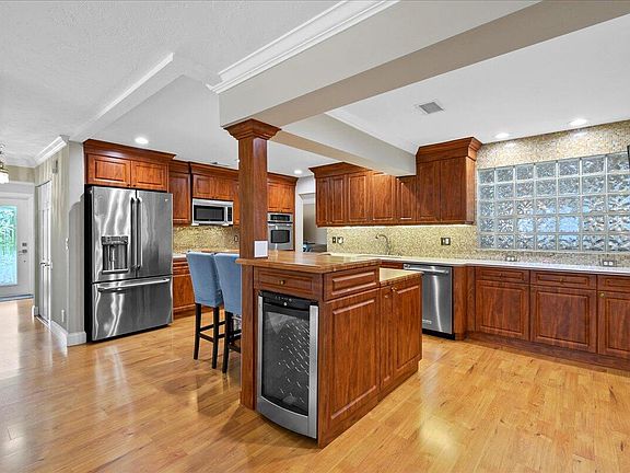 5th image of 4570 Brady Boulevard