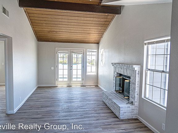 4th image of 5228 Cass St #4