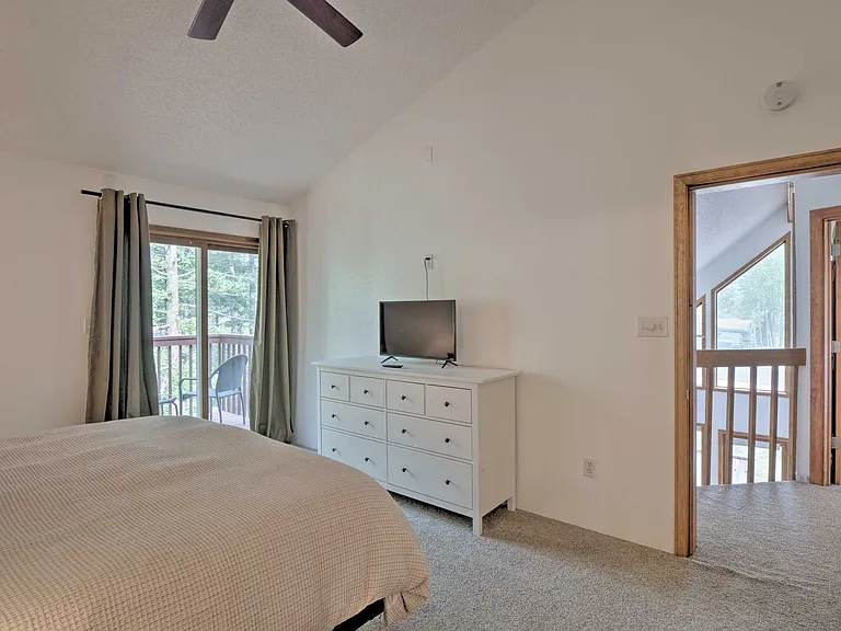 320 E Gunnison Ave — Photo 10