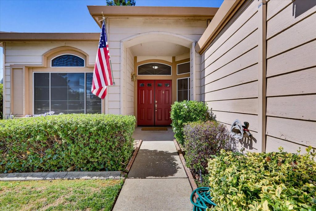 1243 Canevari Dr, Roseville, CA - View 2