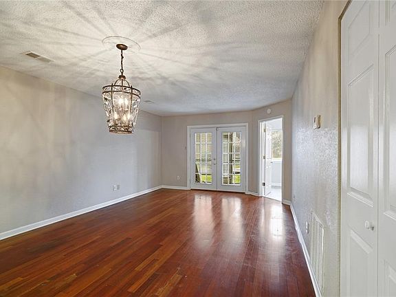 5th image of 215 Avant Garde Cir #215
