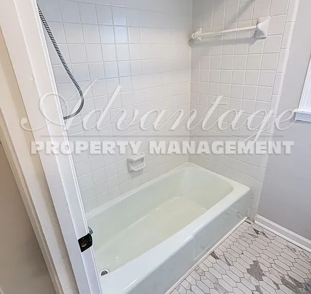 7253 Stamford Dr — Photo 8