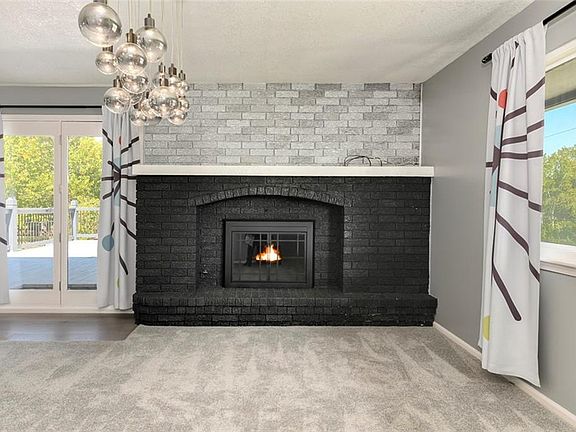 4th image of 414 N 86th St