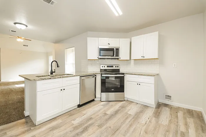 2709 Lexington St — Photo 8