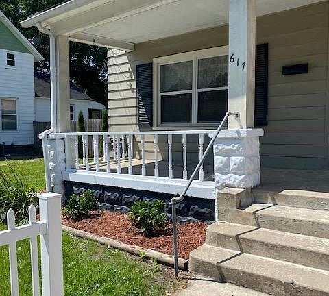 2nd image of 617 Fremont Ave NW