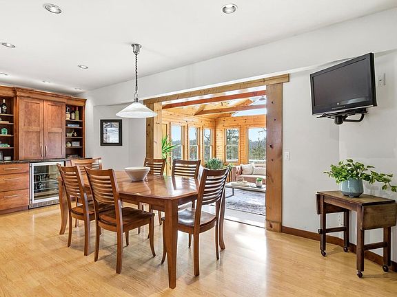 3rd image of 2460 Spring Rose Circle