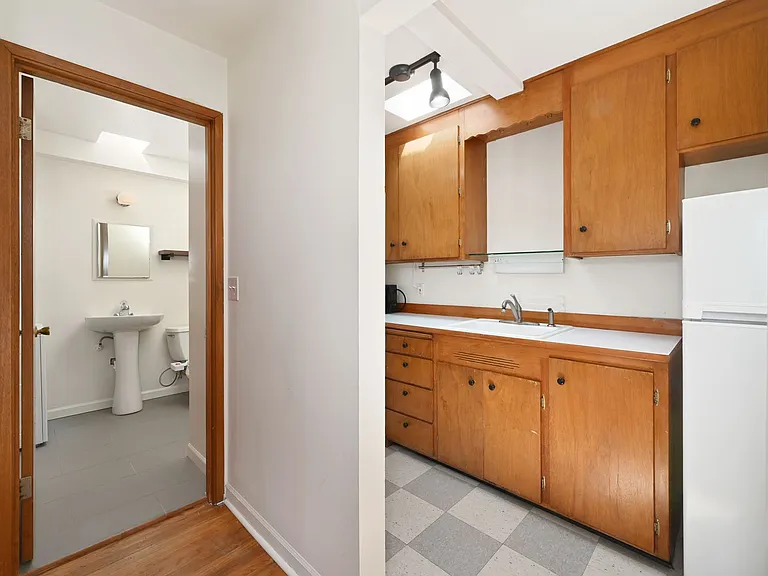 The Diane Apartments — Photo 12