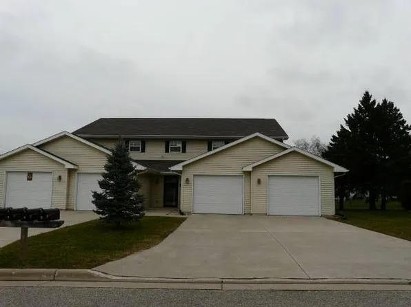 326 Chapin St, Columbus, WI 53925