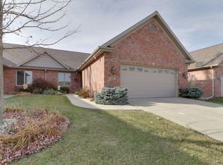 1813 Dunraven Rd, Bloomington, IL 61704