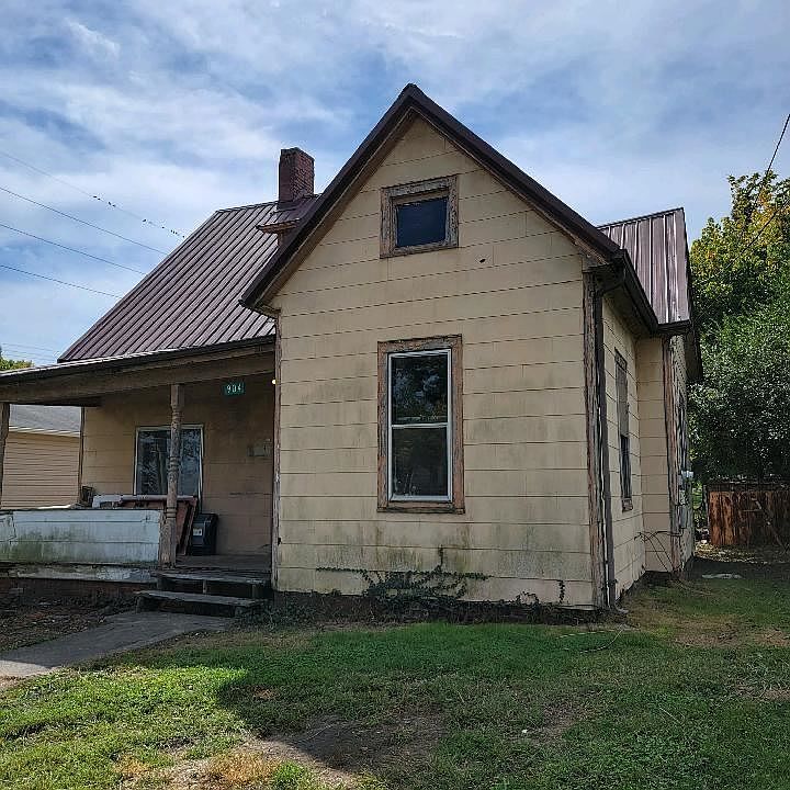 2nd image of 904 Hill St