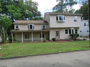 305 Elmira Trl, Hopatcong, NJ 07843