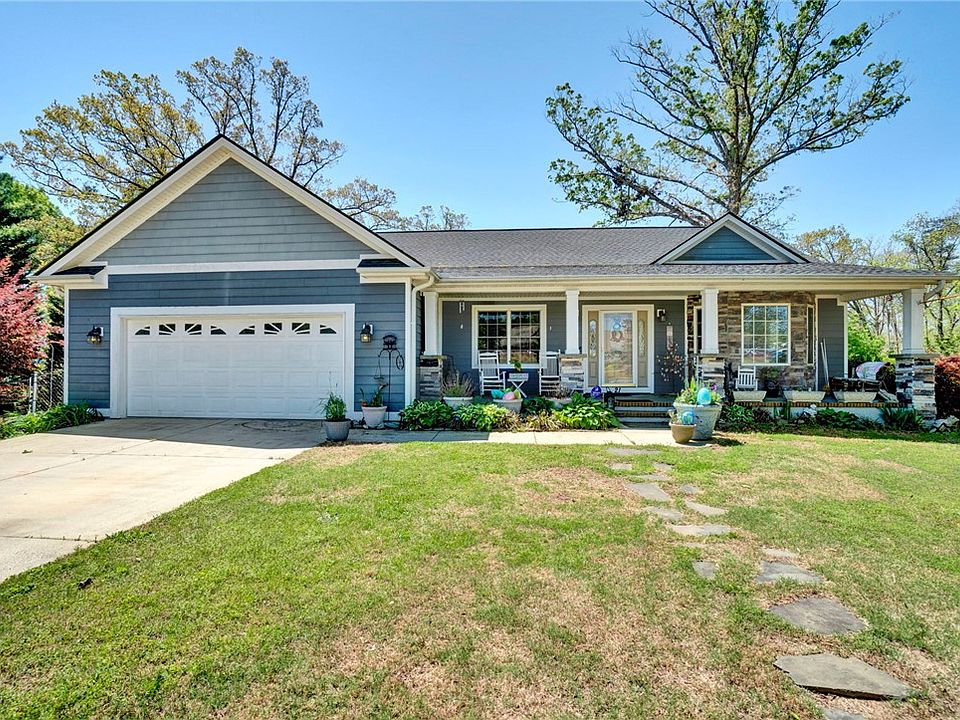 1st image of 21 Martin Dr