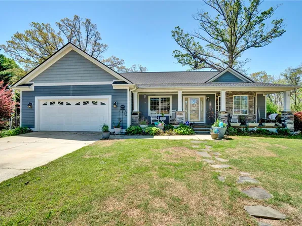 21 Martin Dr, Greenville, SC 29617