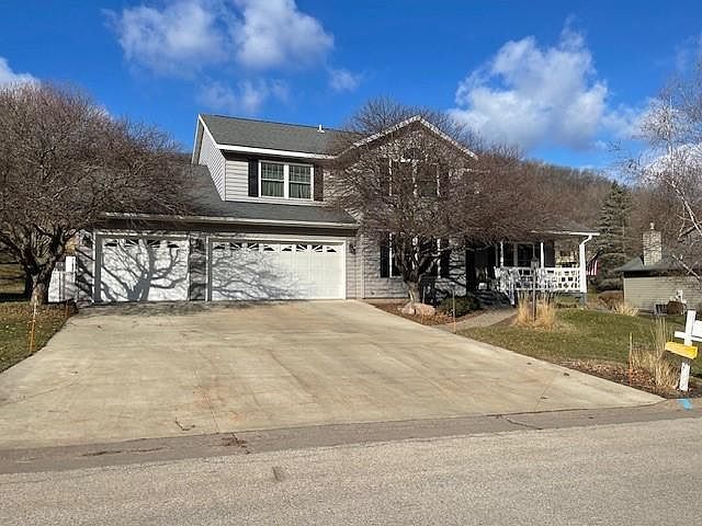 1st image of 279 Valley Oaks Dr