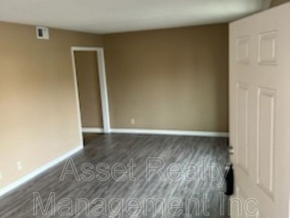 4th image of 405 Iroquois Ln APT 3