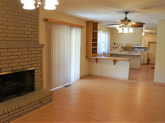 5th image of 407 E Woods Ln