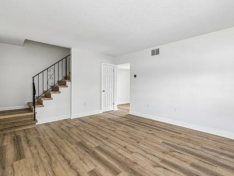 2774 Seahorse Ct — Photo 4