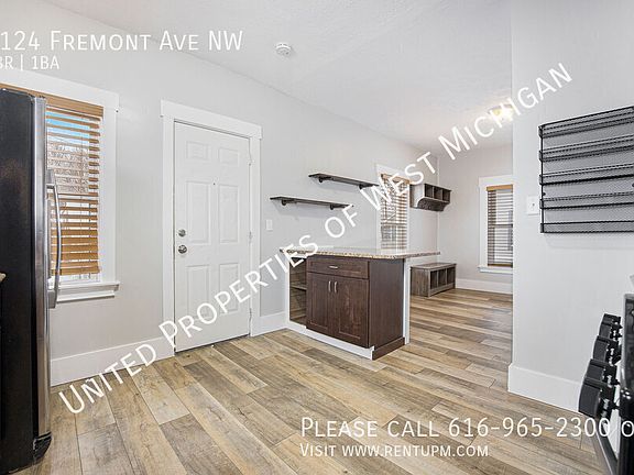 5th image of 1124 Fremont Ave NW