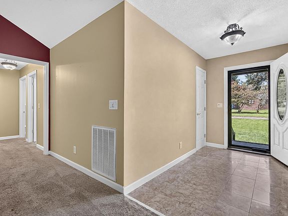5th image of 295 Forest Cir