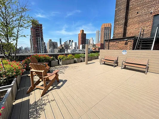Sold by Manhattan Boutique Real Estate | media 15
