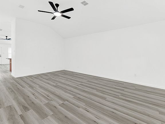 5th image of 306 Lakefront Dr