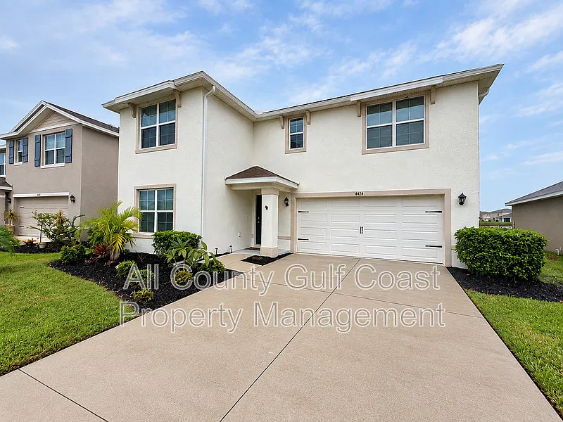 4 bed, 3.0 bath, 2435 sqft, $2,995 — Photo 1