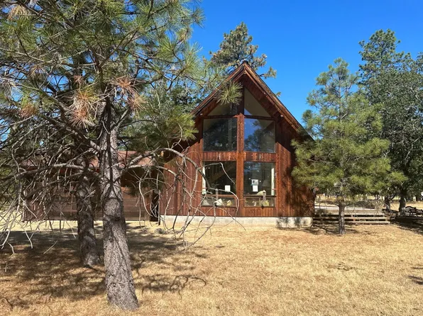421 Rogue Air Dr, Shady Cove, OR 97539