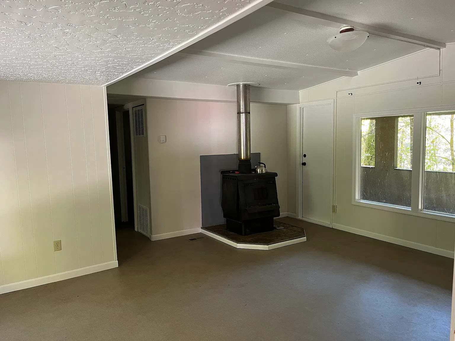 3 bed, 1047 sqft, $1,400 — Photo 3