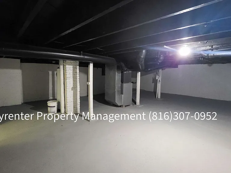 1512 W College St — Photo 9
