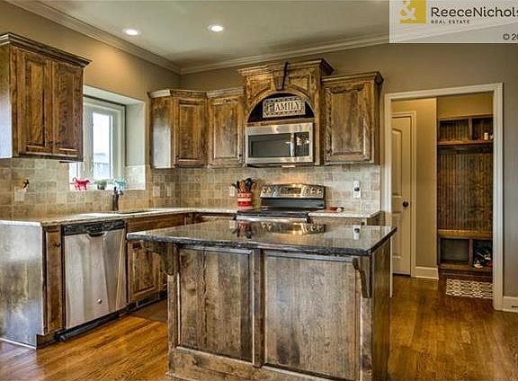 Spacious kitchen with granite, stainless steel appliances and center island
