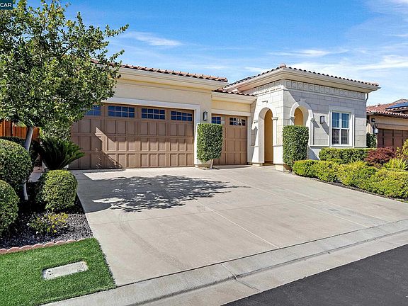 2nd image of 1939 Burgundy Ln