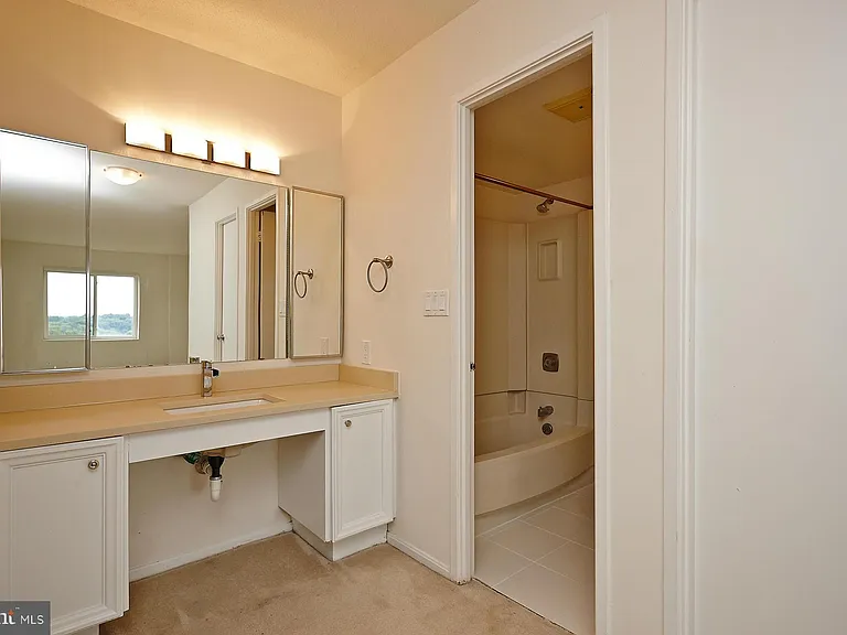 8360 Greensboro Dr #922 — Photo 15