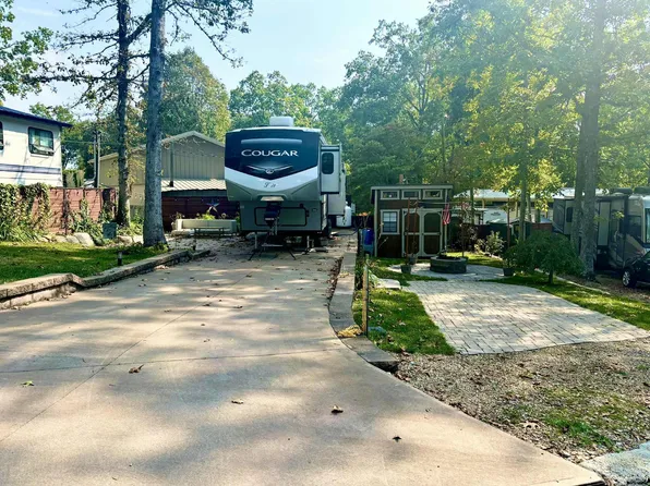 9181 Cherokee Trl, Crossville, TN 38572