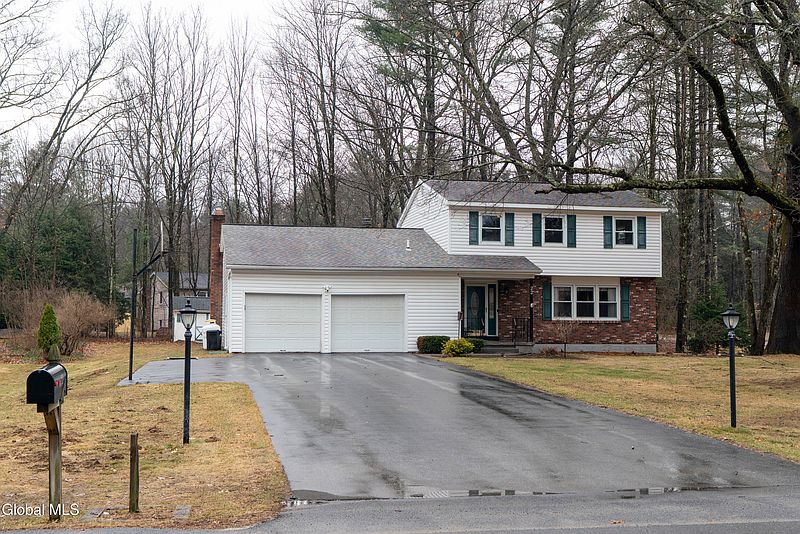 2nd image of 22 Fairway Boulevard