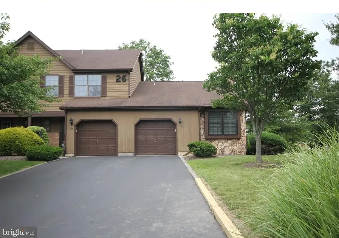 37 Easton Ct — Photo 1