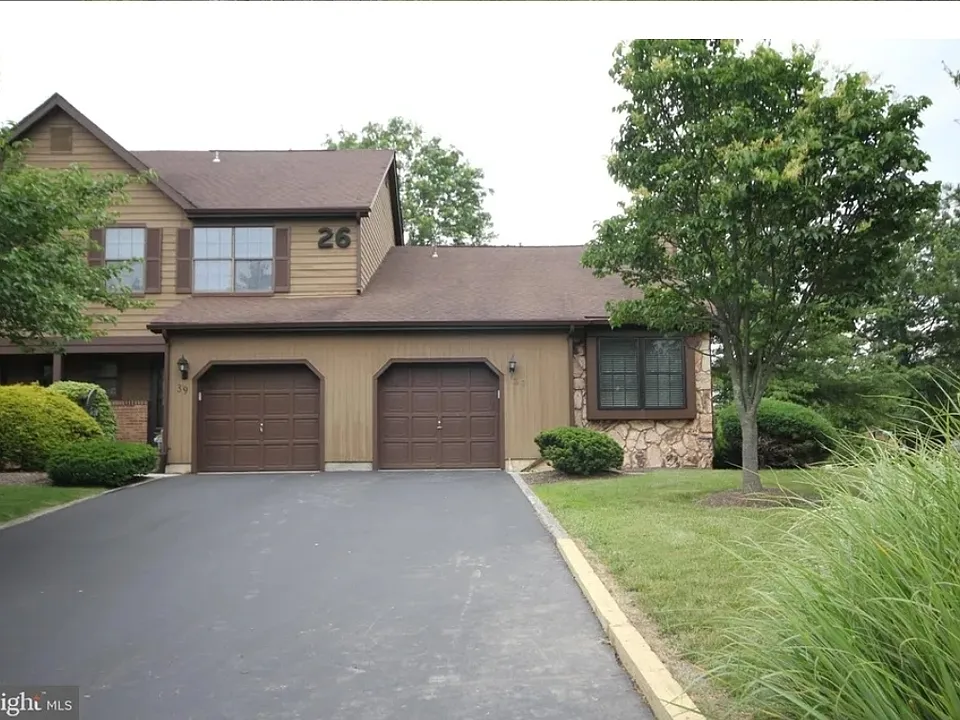 37 Easton Ct
