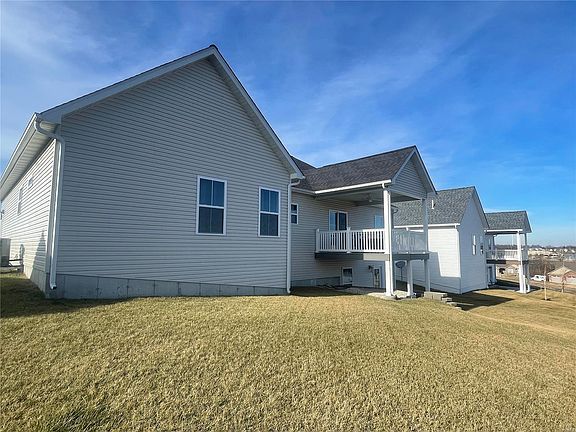 3rd image of 2798 N Crest Dr