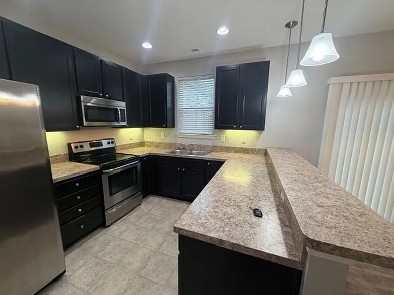 1609 Apsley Ct — Photo 46