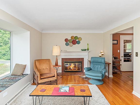 3rd image of 138 Greenridge Dr NW