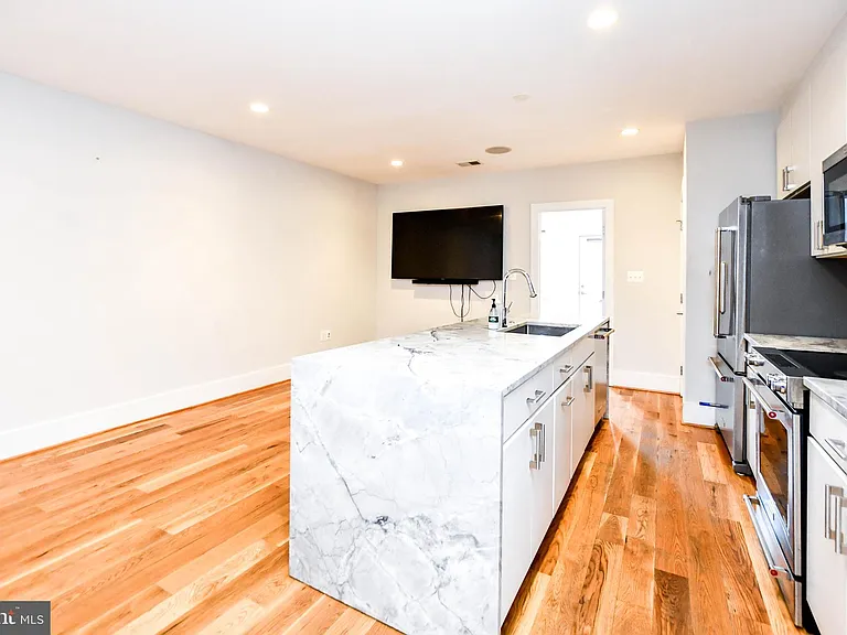 913 Quincy St NE #3 — Photo 19